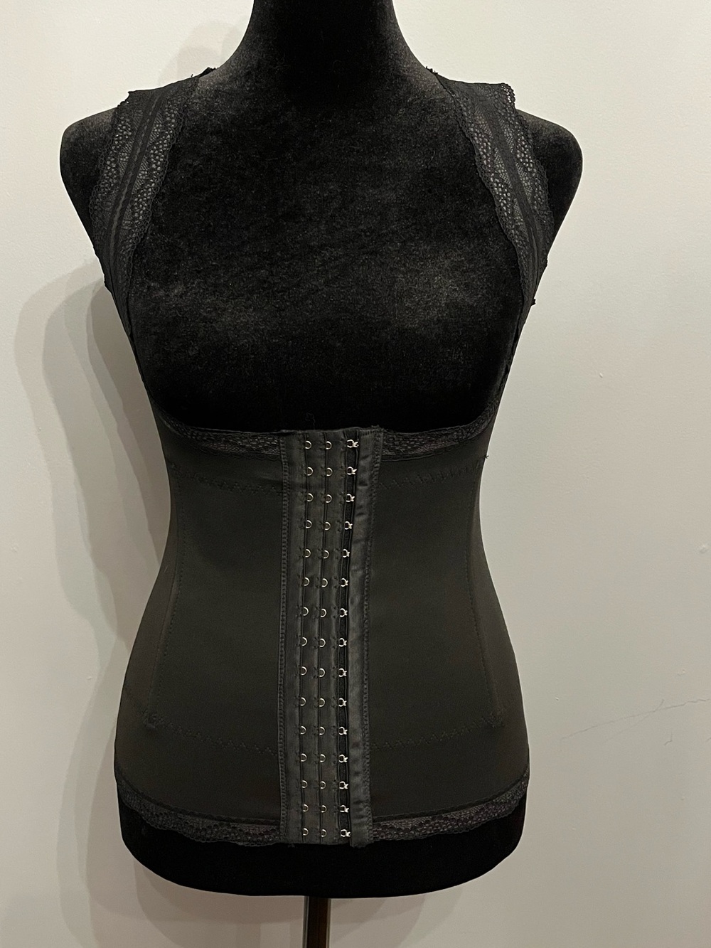 BNWOT Under Where? Wear-Your-Own-Bra Cami Cincher Firm Control Shapewhere, sz S